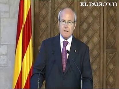 El presidente de la Generalitat, José Montilla, dijo hoy tras conocerse el fallo del TC que ha avalado el Estatut, que "acata pero no comparte la sentencia del Tribunal Constitucional y ha dicho que "no nos sentimos vencidos, todo lo contrario". "No hay tribunal que pueda juzgar nuestros sentimientos ni nuestra voluntad. Somos una nación".En una declaración institucional, Montilla ha anunciado anunció que convocará a los líderes políticos catalanes favorables al Estatuto para consesuar una respuesta conjunta y ha hecho un llamamiento a la ciudadanía para participar en una manifestación de protesta. "Caminemos juntos, unidos, todos los que amemos a este país y defendamos el autogobierno. Hagamos de la senyera nuestra pancarta unitaria y demostremos que somos una nación y que formamos un suelo pueblo", ha dicho el presidente del Genralitat.