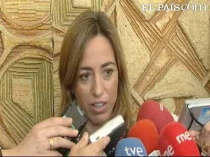 La ministra de Defensa, Carme Chacón, ha salido en defensa del Estatut de Cataluña a preguntas de los periodistas durante el acto de inauguración del Centro de Transfusión de las Fuerzas Armadas en el Hospital General de la Defensa 'Gomez Ulla'. En su opinión, la sentencia del Tribunal Constitucional pone de manifiesto que la Carta autonómica es "muy mayoritariamente constitucional". Sobre la manifestación convocada en su favor para el 10 de julio, Chacón ha querido precisar que no ha sido convocada por el "Gobierno" sino por "partidos e instituciones" para a renglón seguido puntualizar, preguntada directamente sobre su asistencia a la misma, que no acudirá porque ese día tiene "un compromiso".