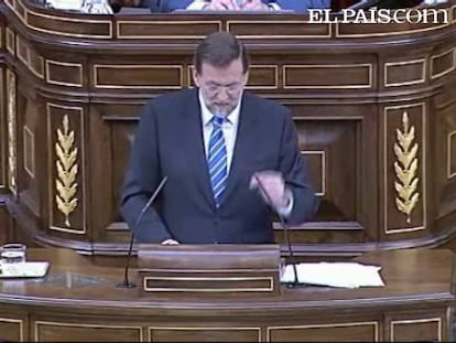 El presidente del PP, Mariano Rajoy, ha exigido a Zapatero, en el debate de estado de la nación, que convoque elecciones: "El mejor servicio que puede hacer al país para cortar este calvario es disolver el Parlamento y convocar elecciones generales".
