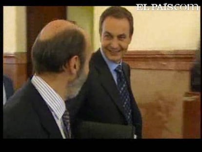 Zapatero decide que Rubalcaba siga al frente de Interior y asuma la vicepresidencia primera y la portavocía.