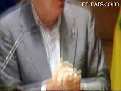 Felipe González se ha referido por primera vez a sus polémicas declaraciones en EL PAÍS, en una entrevista en un periódico, en las que ponía en duda si acertó al negarse a eliminar a la cúpula de ETA en los años 80. Incluso el Gobierno vasco, que preside un socialista, ha considerado desaforturnadas esas declaraciones. Sin embargo, González lejos de rectificar ha vuelto a insistir desde Cartagena de Indias (Colombia) en que aún hoy no sabe si hizo bien al rechazar la propuesta.