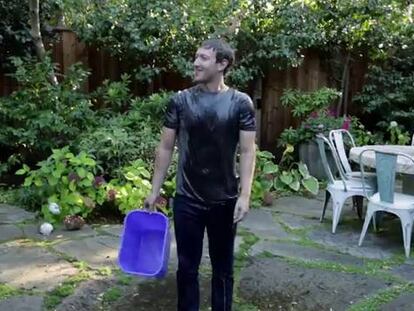 Zuckerberg se moja ante sus millones de amigos