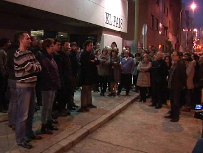 Minut de silenci a EL PAÍS en solidaritat amb el 'Charlie Hebdo'.