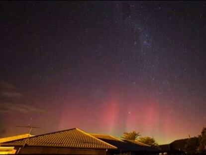 Una aurora boreal ilumina Nueva Zelanda