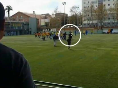 Agresión a un joven de 17 años en un partido de fútbol cadete en Barcelona