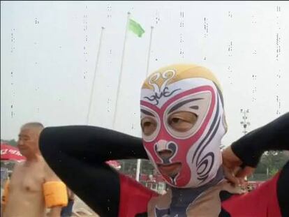 La moda del facekini arrasa entre las mujeres en China