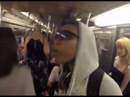 ¿Qué pasa cuando una cantante famosa canta en el metro?
