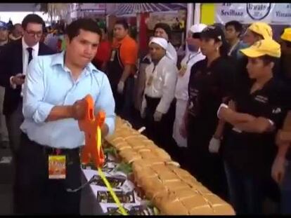 El bocadillo más grande del mundo se prepara en la ciudad de México