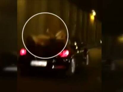 Un joven viaja acostado en un maletero a 100 km/h por Marbella