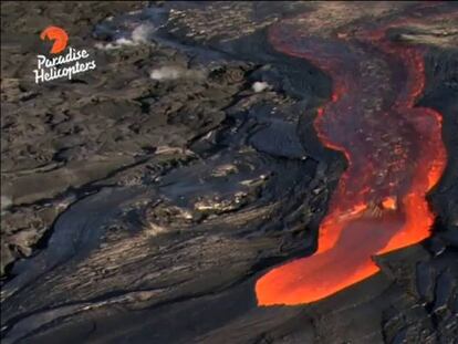 Un río de lava se acerca a un pueblo de Hawái