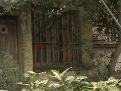 Detenido por encerrar seis años a su mujer y su hijo en una jaula