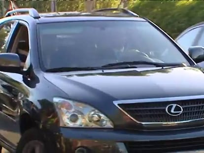 Los Reyes acompañan a sus hijas en su primer día de colegio