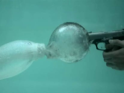 Así se dispara una pistola debajo del agua