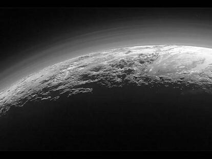 Así son las montañas y arroyos de Plutón