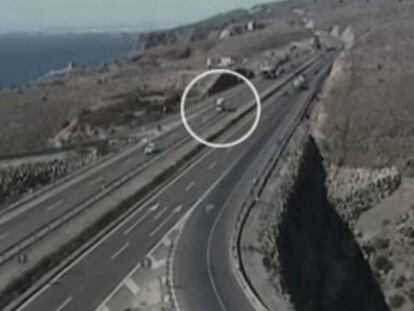 La Guardia Civil busca a un conductor kamikaze que provocó un accidente en la A-7