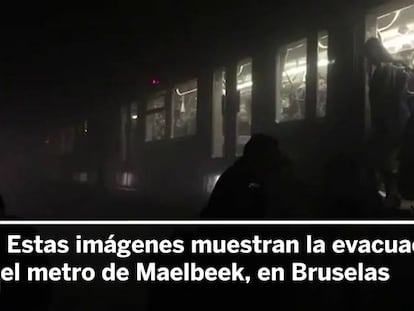 Imágenes de la evacuación de un vagón de metro en Bruselas.
