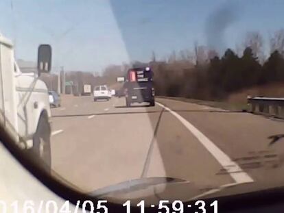 Un coche Tesla evita un accidente gracias a un piloto automático