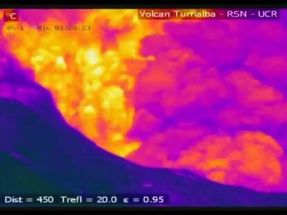La erupción de un volcán se ve más dramática en infrarrojo
