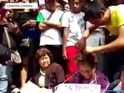 Sindicalistas radicales rapan en México a los maestros que no se suman a la huelga