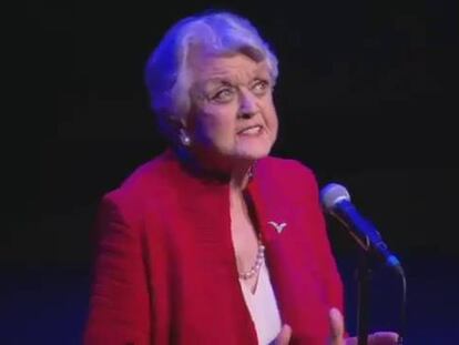 Angela Lansbury vuelve a cantar ‘La Bella y la Bestia’ 25 años después