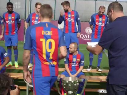 El equipo masculino y femenino del Barça posan juntos