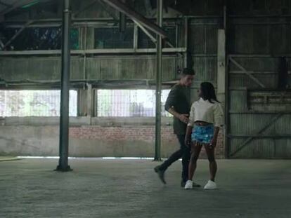 La última pirueta de Simone Biles: actuar en el vídeo de Jake Miller