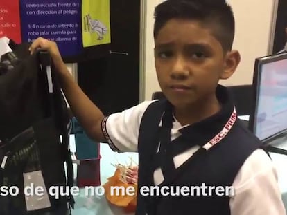 Un niño inventa una mochila antibalas para protegerse de la violencia