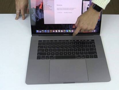 En la imagen, un MacBook Pro con Touch Bar.