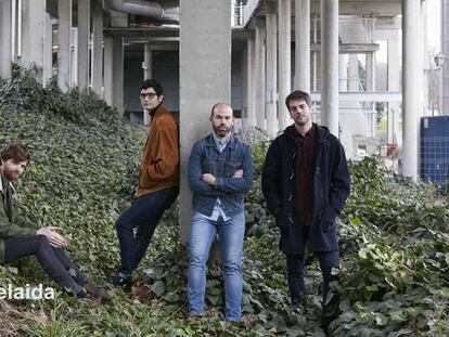 Estrenamos en exclusiva 'Contra la pared' el primer single de Cosmen Adelaida