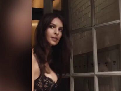 Emily Ratajkowski pasea en ropa interior por Nueva York