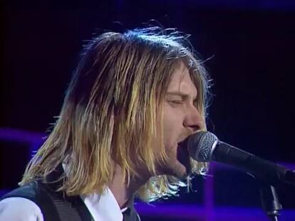Kurt Cobain interpretando 'Drain You' durante un concierto de Nirvana en París el 14 de febrero de 1994, dos meses antes de su muerte. (Pincha en la imagen para ver el vídeo de la actuación).