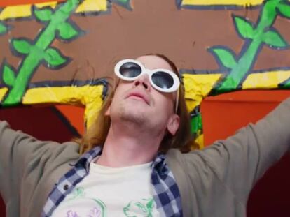 Macaulay Culkin é Kurt Cobain no novo vídeo de Father John Misty