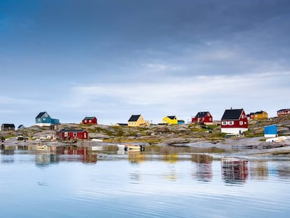 Casas del asentamiento de Oqaatsut, en la costa oeste de Groenlandia. En vídeo, imágenes de la isla.