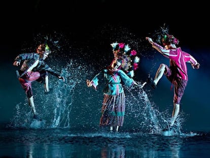 En foto, un baile del espectáculo nocturno 'El sueño de Toledo' del parque Puy du Fou, ubicado a las afueras de Toledo. En vídeo, vídeo promocional 'El sueño de Toledo'.