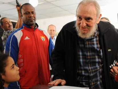 Fidel Castro vota en La Habana