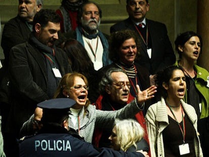“Grândola Vila Morena” interrumpe a Passos Coelho en la Asamblea portuguesa