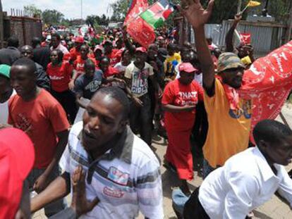 Kenyatta logra una ajustadísima victoria en Kenia