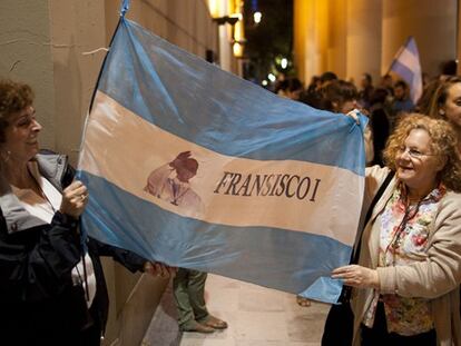 Argentina saluda la mano firme de Bergoglio ante la crisis de la Iglesia