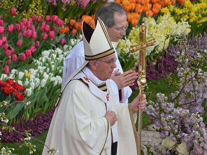 El Papa, durante la celebración de Pascua en la plaza de San Pedro.