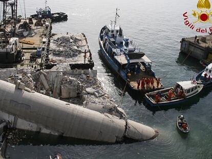 Al menos siete muertos al chocar
un barco en el puerto de Génova