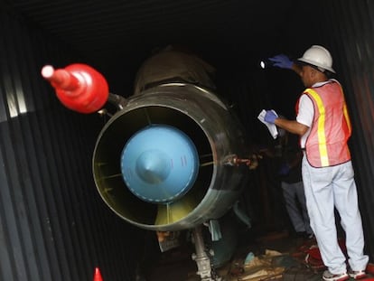 Caza MIG-21 descubierto en el barco norcoreano.