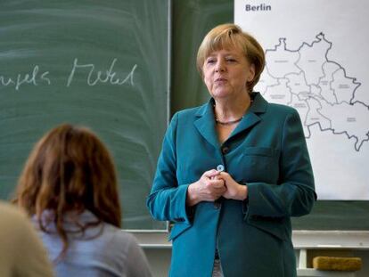 Merkel aprende a mostrarse humana