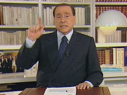 Imagen del mensaje televisado de Silvio Berlusconi.
