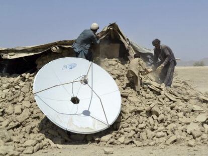 Al menos 330 muertos por un fuerte terremoto en Pakistán
