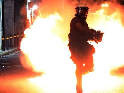 Los vínculos entre la policía y Aurora Dorada indignan a los griegos