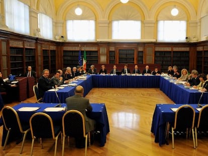 Una comisión del Senado
vota la expulsión de Berlusconi