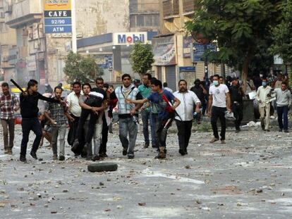51 muertos en una nueva jornada de enfrentamientos en el centro de El Cairo