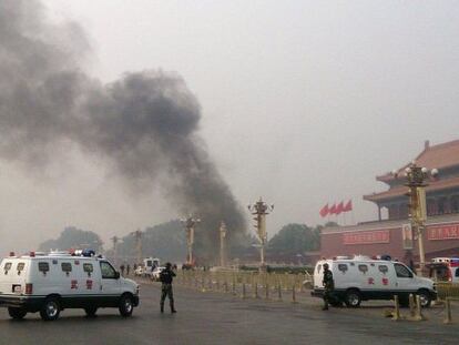 Cinco muertos y 38 heridos al incendiarse un coche en Tiananmen