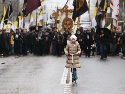 Miles de ultras se manifiestan en Moscú en contra de los inmigrantes