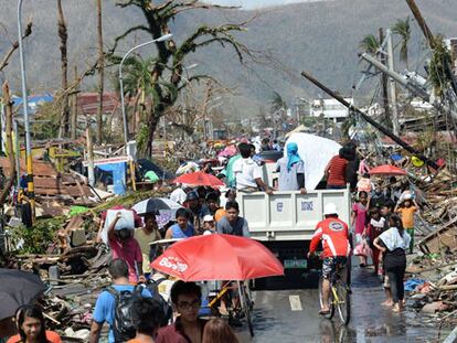 El supertifón Haiyan causa 10.000 muertos a su paso por Filipinas